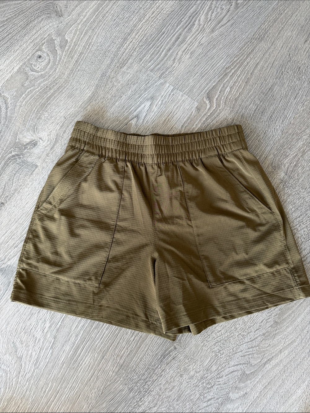 ATHLETA Women’s Olive Drawstring Casual Shorts